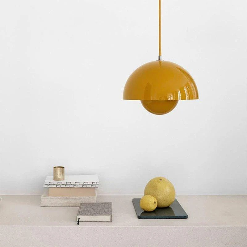 Moderne skandinavische Blumenstrauß-Pendelleuchte mit verstellbarem Kabel, Design aus Metall und Glas, geeignet für Esszimmer oder Küche.
