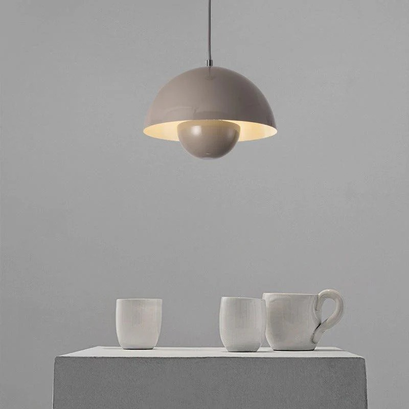 Moderne skandinavische Blumenstrauß-Pendelleuchte mit verstellbarem Kabel, Design aus Metall und Glas, geeignet für Esszimmer oder Küche.