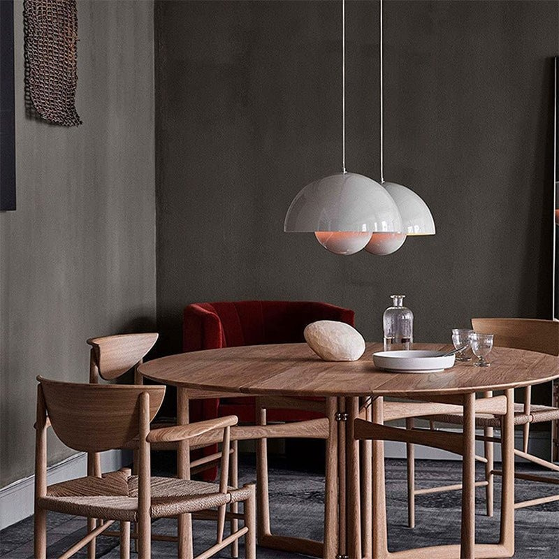 Moderne skandinavische Blumenstrauß-Pendelleuchte mit verstellbarem Kabel, Design aus Metall und Glas, geeignet für Esszimmer oder Küche.