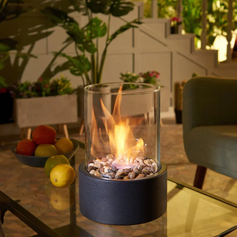 Moderne tragbare Glaslaterne mit flackerndem Lichteffekt