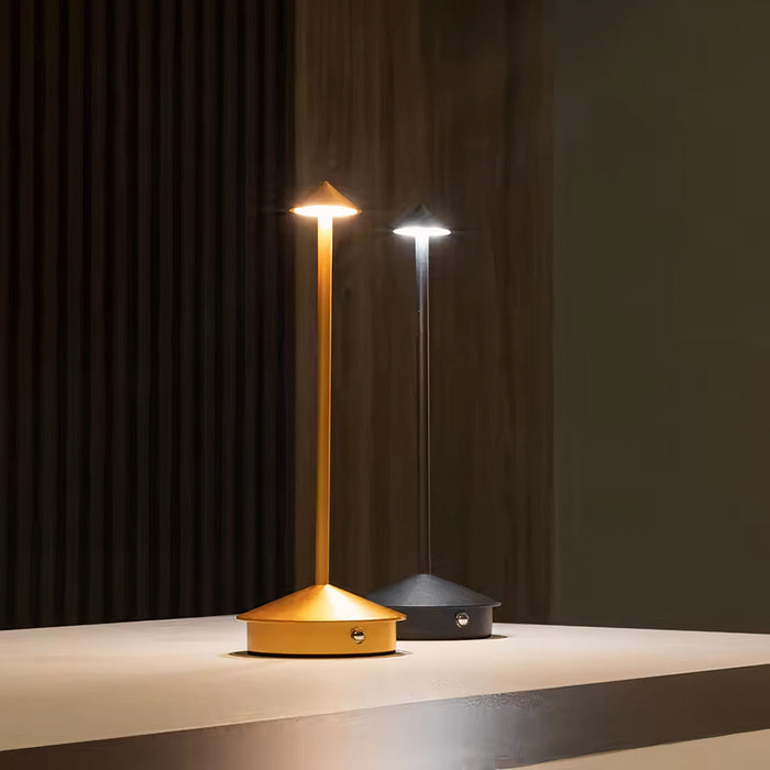 Schlanke moderne kabellose LED-Tischleuchte mit dimmbarem warmem Licht für den Innen- und Außenbereich