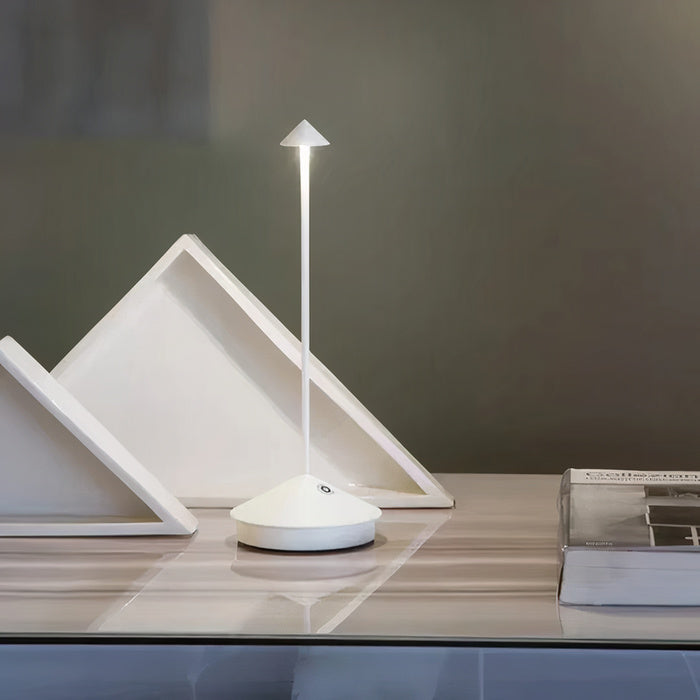 Schlanke moderne kabellose LED-Tischleuchte mit dimmbarem warmem Licht für den Innen- und Außenbereich