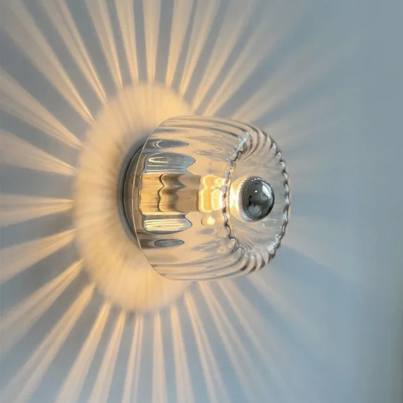 Nordische Bauhaus-Glaswandleuchte mit rundem Schirm und Metallsockel