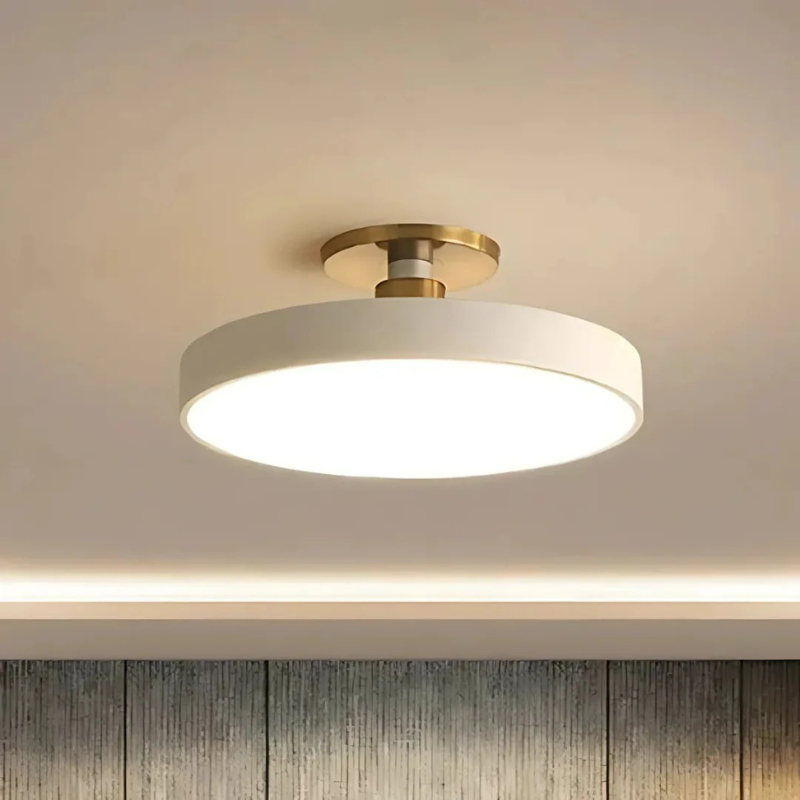 Skandinavische LED-Deckenleuchte im minimalistischen nordischen Design, erhältlich in den Größen 30 cm und 40 cm, ideal für moderne Innenräume wie Wohnzimmer, Schlafzimmer und Küchen.