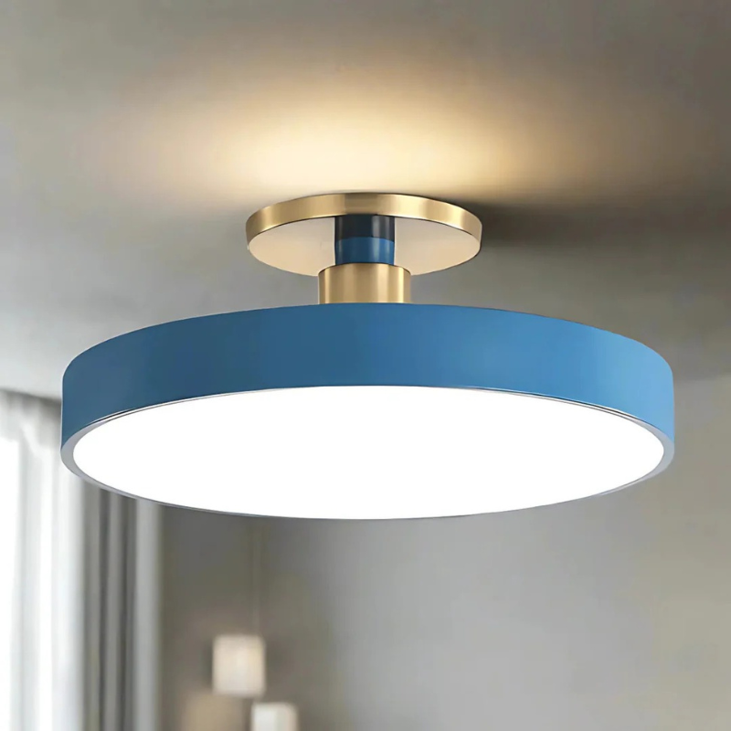 Skandinavische LED-Deckenleuchte im minimalistischen nordischen Design, erhältlich in den Größen 30 cm und 40 cm, ideal für moderne Innenräume wie Wohnzimmer, Schlafzimmer und Küchen.