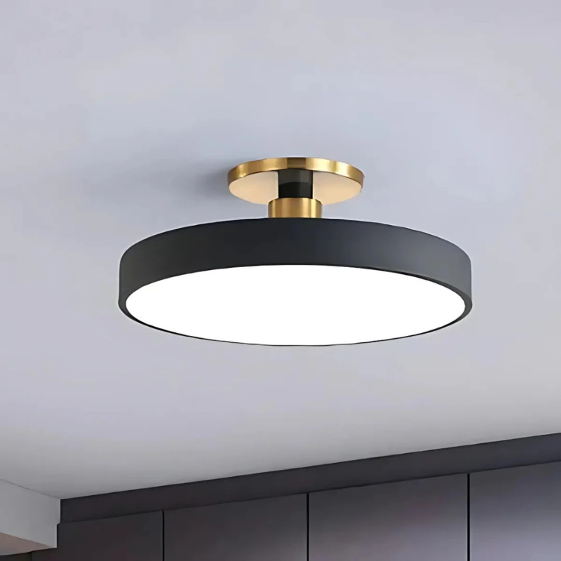 Skandinavische LED-Deckenleuchte im minimalistischen nordischen Design, erhältlich in den Größen 30 cm und 40 cm, ideal für moderne Innenräume wie Wohnzimmer, Schlafzimmer und Küchen.