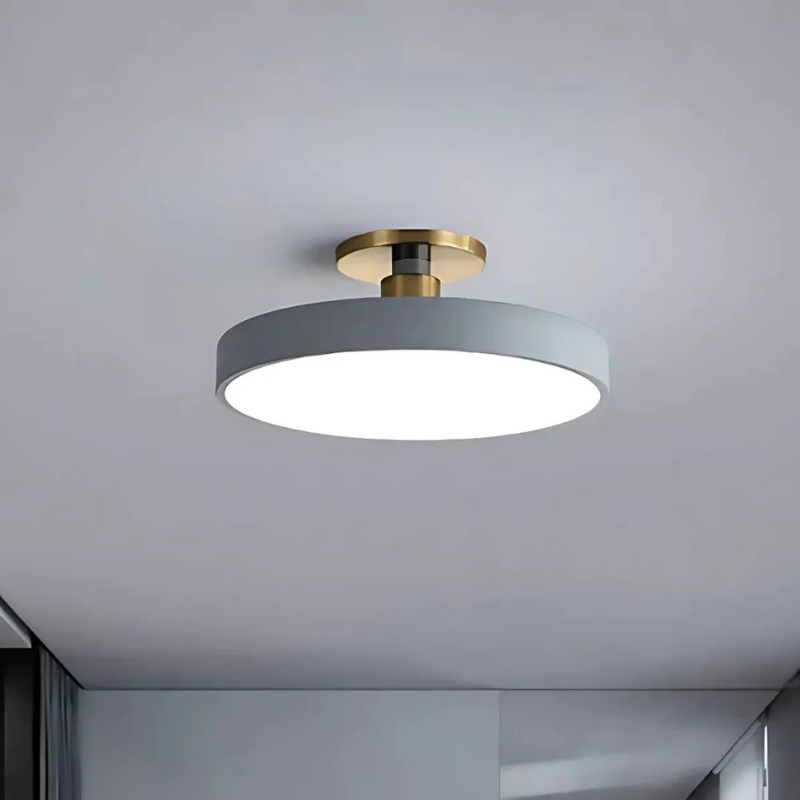 Skandinavische LED-Deckenleuchte im minimalistischen nordischen Design, erhältlich in den Größen 30 cm und 40 cm, ideal für moderne Innenräume wie Wohnzimmer, Schlafzimmer und Küchen.