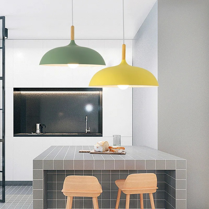 Skandinavische Eichenholz-Deckenleuchte mit verstellbarer Aufhängung und modernem, minimalistischem Design