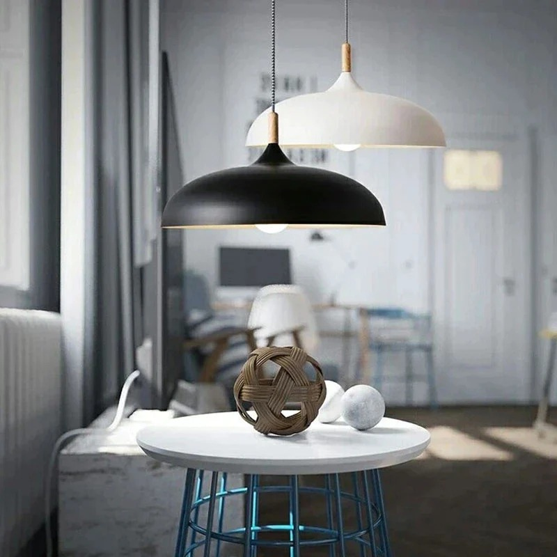 Skandinavische Eichenholz-Deckenleuchte mit verstellbarer Aufhängung und modernem, minimalistischem Design