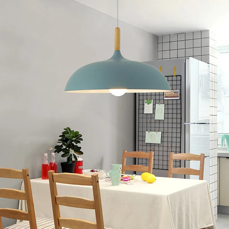 Skandinavische Eichenholz-Deckenleuchte mit verstellbarer Aufhängung und modernem, minimalistischem Design