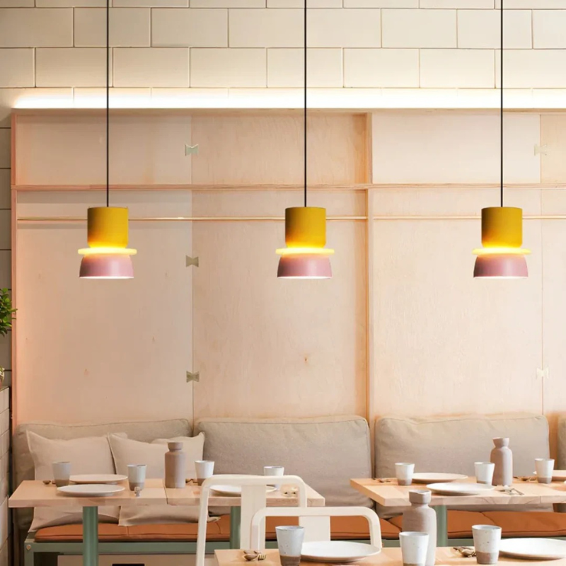 Farbenfrohe LED-Pendelleuchte im Macaron-Design mit energieeffizientem, warmem Licht