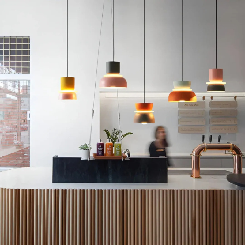 Farbenfrohe LED-Pendelleuchte im Macaron-Design mit energieeffizientem, warmem Licht