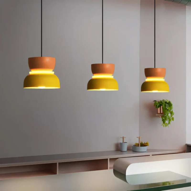 Farbenfrohe LED-Pendelleuchte im Macaron-Design mit energieeffizientem, warmem Licht