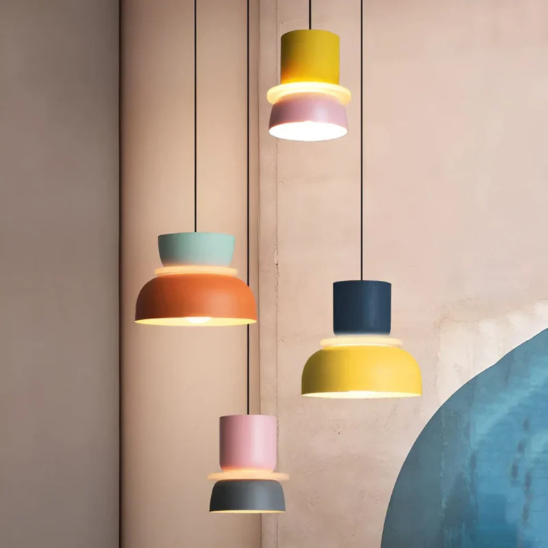 Farbenfrohe LED-Pendelleuchte im Macaron-Design mit energieeffizientem, warmem Licht