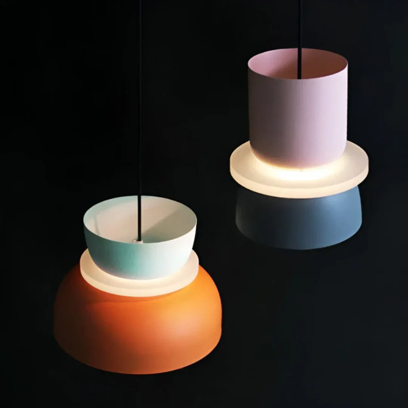 Farbenfrohe LED-Pendelleuchte im Macaron-Design mit energieeffizientem, warmem Licht