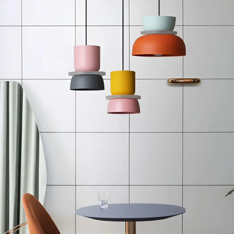 Farbenfrohe LED-Pendelleuchte im Macaron-Design mit energieeffizientem, warmem Licht
