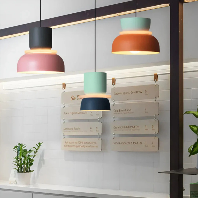 Farbenfrohe LED-Pendelleuchte im Macaron-Design mit energieeffizientem, warmem Licht