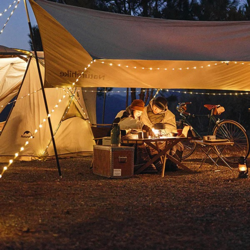 Wasserdichte 10-Meter-LED-Lichterkette mit USB-Aufladung, strapazierfähiges Design für Garten, Balkon und Camping.