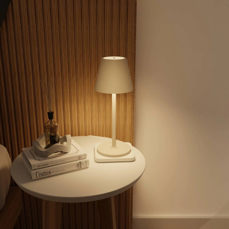 Moderne, wiederaufladbare Tischleuchte mit warmem Licht, Touch Control und schlankem Design